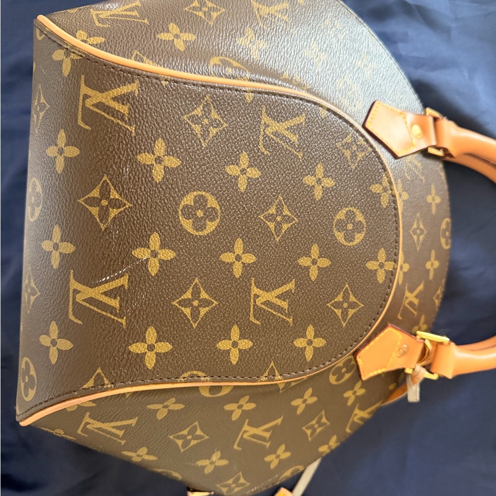 Elegant Monogram Shoulder Bag